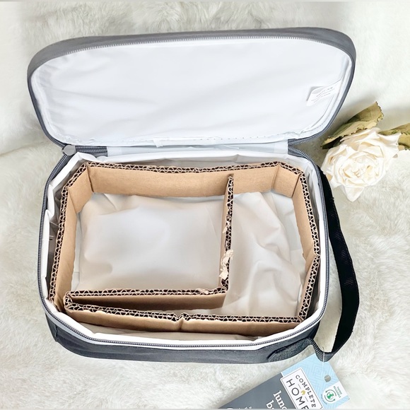 New with tags roomy lunch box w/sturdy Handle Black with Grey. Insulated unisex - Picture 2 of 4